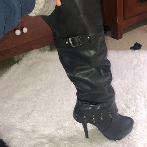 Black heal boots